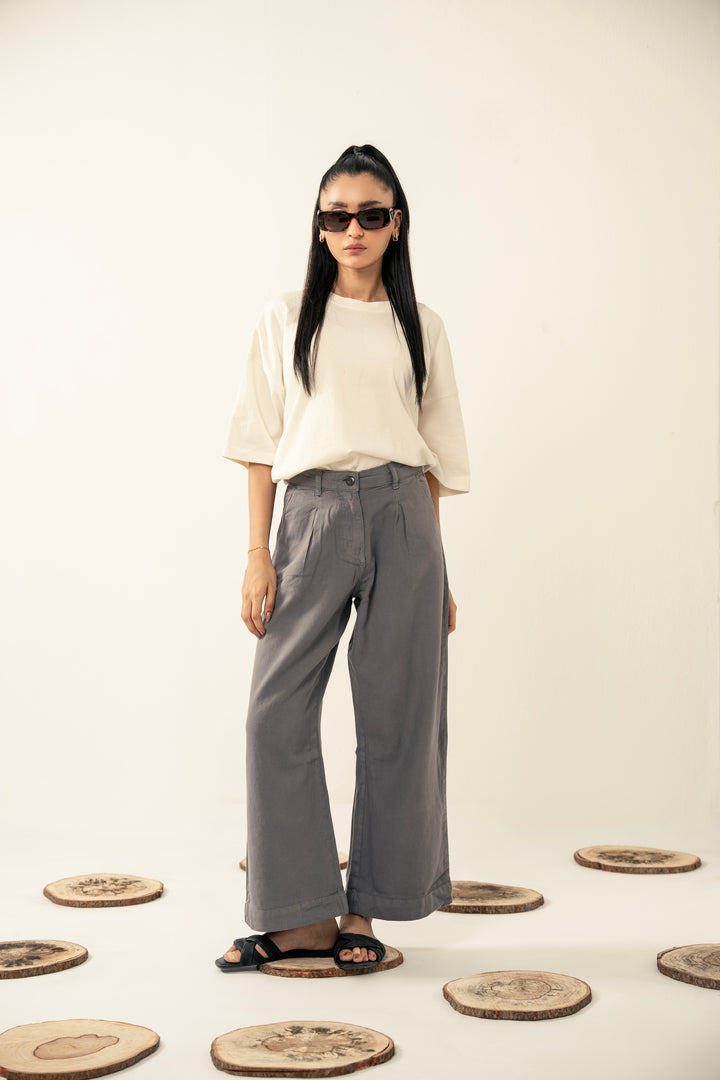 Straight Leg Pants in Grey